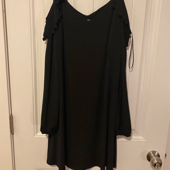 Dress - Picture 2 of 5